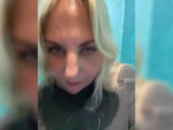 Roksi-8 webcam bongacams model stream image