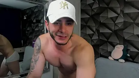 Latino_stud4u webcam model stream image