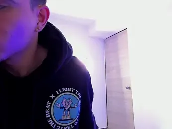 kevinnewspace_ webcam model stream image