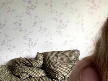 LapfulFluffX webcam model stream image