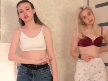 smile_with_nicole webcam model stream image