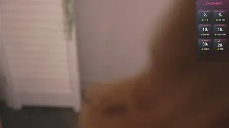 LilMiia webcam model stream image