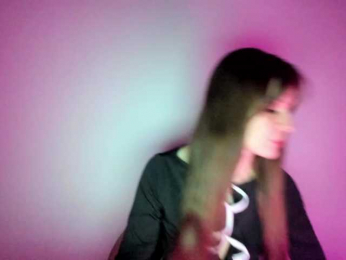 Maryyya webcam model stream image