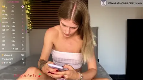 Lilyschote_official webcam model stream image