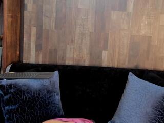 Laila Leclair webcam model stream image