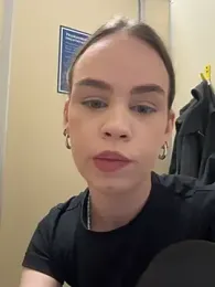 Street_young webcam model stream image