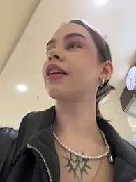 Street_young webcam model stream image