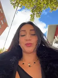 Ninabigtitied webcam model stream image