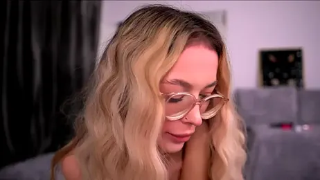 KylieJoyce webcam model stream image