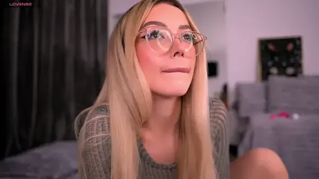 KylieJoyce webcam model stream image