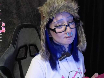 YoungAlice1 webcam model stream image