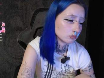 YoungAlice1 webcam model stream image