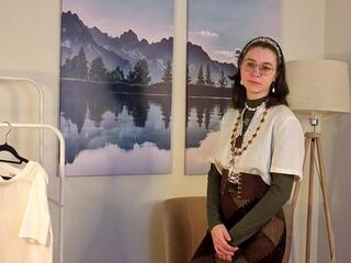 Hallie Shantz webcam model stream image