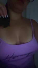 Madlen_ webcam model stream image