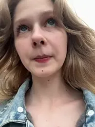julie-bae webcam model stream image