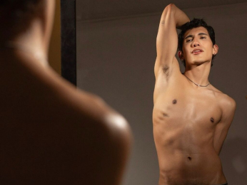 EmilioRiv webcam model stream image