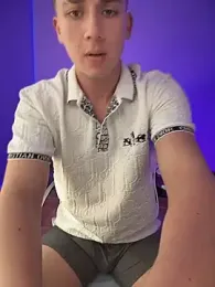 oliver_kyy webcam stripchat model stream image