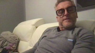 Axl_hot webcam model stream image