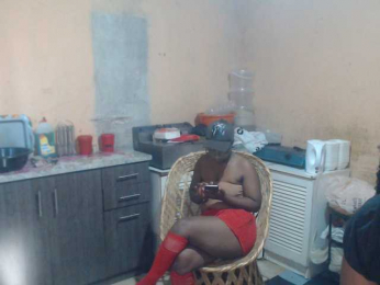 Curvypear webcam model stream image