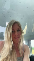 Aurbeaureal webcam model stream image