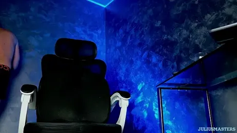 CLOUDYJULIUS webcam model stream image