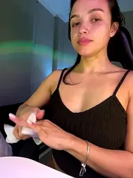 MisFrekcles_ webcam model stream image