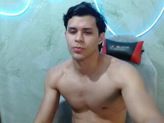 Isaiah Rhodes webcam model stream image