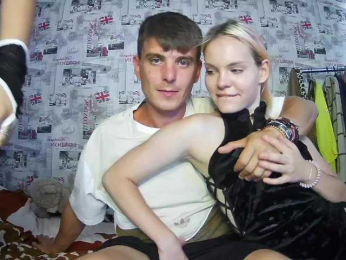 DivineTrio webcam model stream image