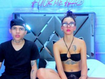 Star-and-tommy webcam model stream image