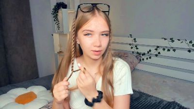 LynBinford webcam model stream image