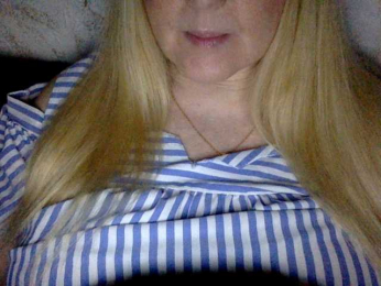 BlondyVio webcam model stream image