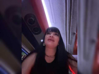 Travel-couple webcam model stream image