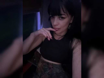 Travel-couple webcam model stream image