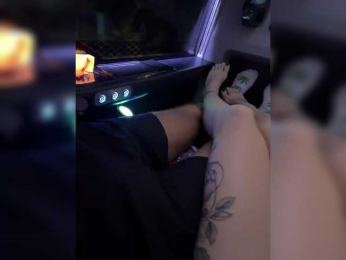 Travel-couple webcam model stream image