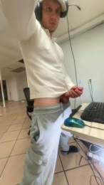 Mb6362680 webcam model stream image