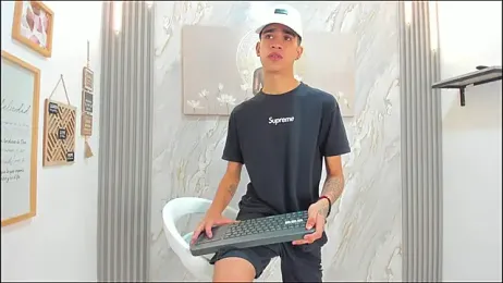 HEART_OF_MILAMBER webcam model stream image