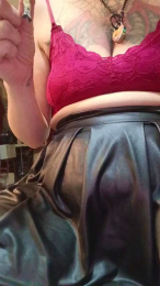 Fuqmeovrplz webcam model stream image
