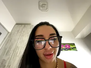 BlueEyes_BB webcam stripchat model stream image