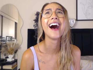 Pola Leone webcam model stream image