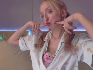 Maya Snoww webcam model stream image