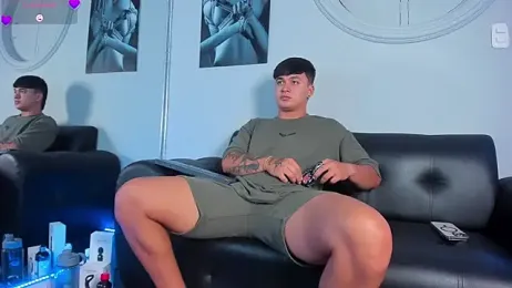 Cristopher_strong webcam model stream image