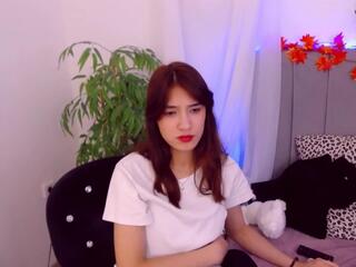 Ariel Loove webcam model stream image