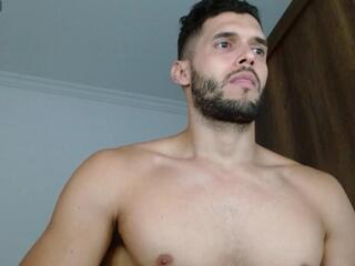 Tom Wills webcam model stream image