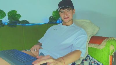 CamiiGuzman webcam model stream image