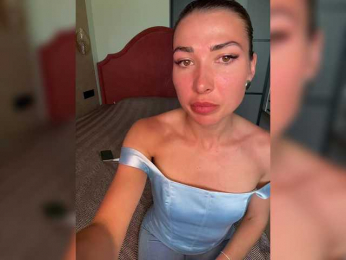Rarini webcam model stream image