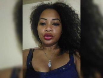 Pisouna webcam model stream image