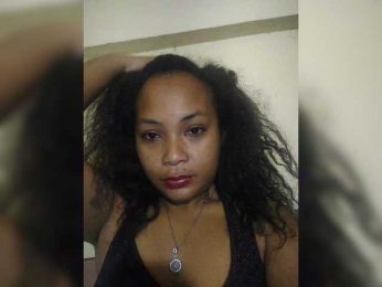 Pisouna webcam bongacams model stream image