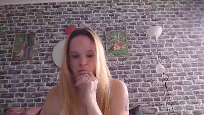 xHotmilf87x webcam cam4 model stream image