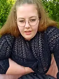 _Julie_x webcam model stream image
