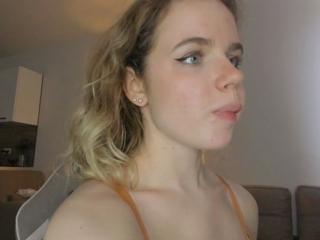 Asella Starr webcam model stream image